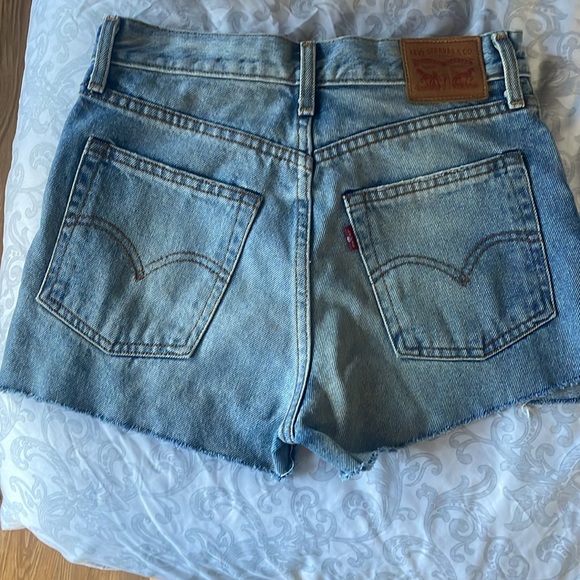 Levi’s (button fly) distress shorts. Size 26. - Picture 2 of 6